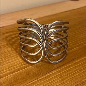 Vintage Spring Hinged Silver Tone Cuff Bangle Bracelet with front opening 7 1/2